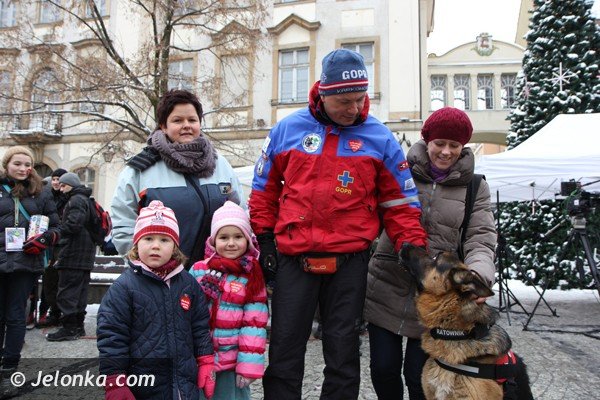 w-jeleniej-gorze-orkiestra-gra-na-potege-jest-super-chwala-mieszkancy-foto-44138