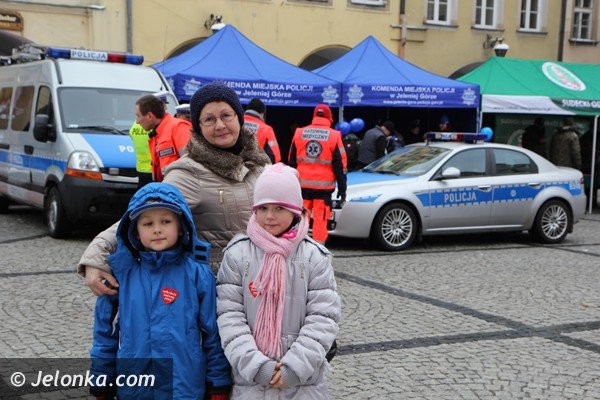 w-jeleniej-gorze-orkiestra-gra-na-potege-jest-super-chwala-mieszkancy-foto-44138