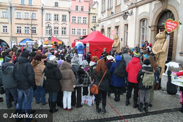 gitarowa-orkiestra-serc-graa-na-placu-ratuszowym-foto-44140