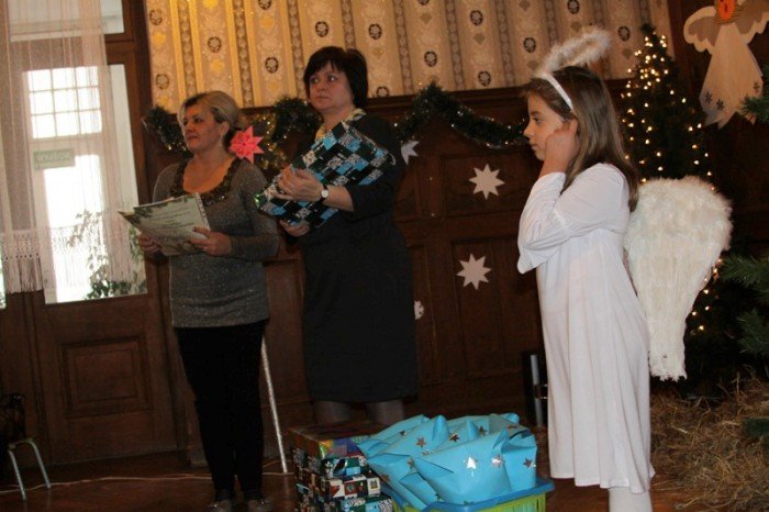 wspoczesne-i-dawne-koledy-oraz-pastoraki-w-uroczym-wykonaniu-przedszkolakow-foto-44215