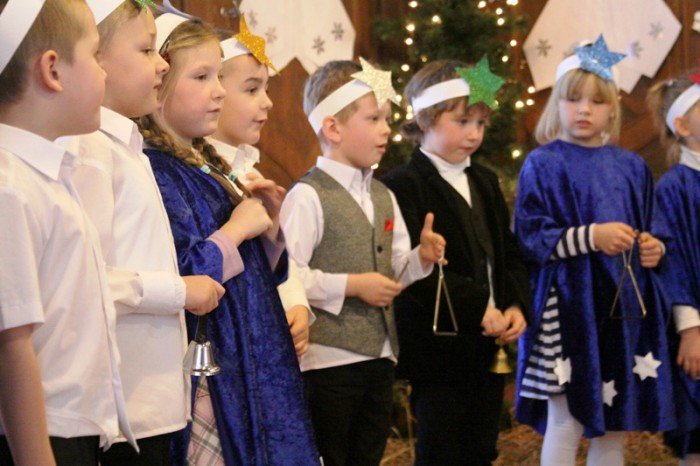 wspoczesne-i-dawne-koledy-oraz-pastoraki-w-uroczym-wykonaniu-przedszkolakow-foto-44215