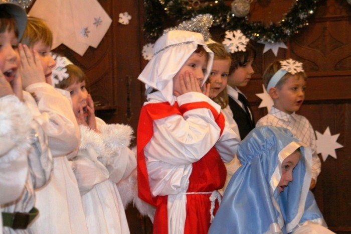 wspoczesne-i-dawne-koledy-oraz-pastoraki-w-uroczym-wykonaniu-przedszkolakow-foto-44215