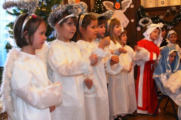 wspoczesne-i-dawne-koledy-oraz-pastoraki-w-uroczym-wykonaniu-przedszkolakow-foto-44215