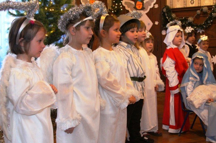 wspoczesne-i-dawne-koledy-oraz-pastoraki-w-uroczym-wykonaniu-przedszkolakow-foto-44215
