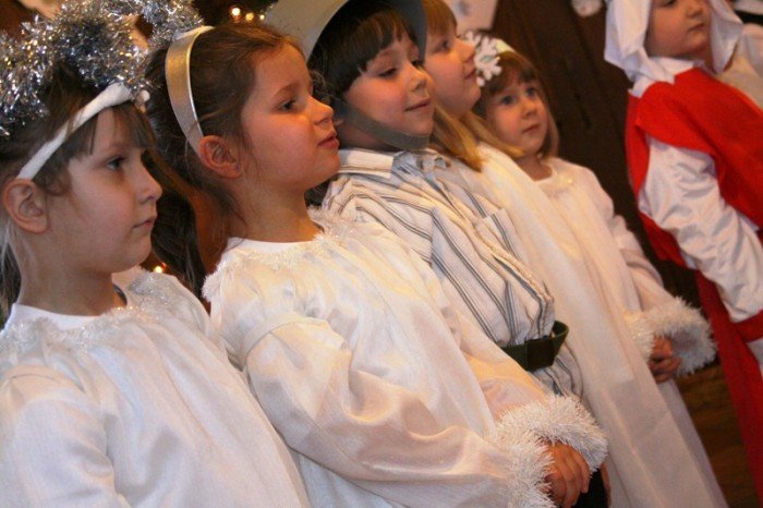 wspoczesne-i-dawne-koledy-oraz-pastoraki-w-uroczym-wykonaniu-przedszkolakow-foto-44215