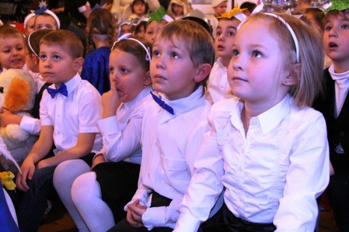 wspoczesne-i-dawne-koledy-oraz-pastoraki-w-uroczym-wykonaniu-przedszkolakow-foto-44215
