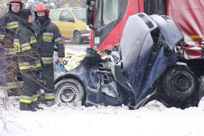 tir-zmiazdzy-audi-przy-ul-wrocawskiej-jedna-osoba-nie-zyje-foto-44276