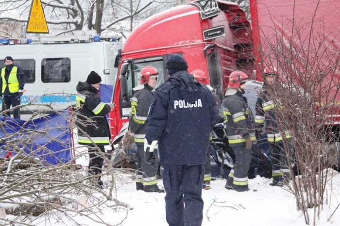 tir-zmiazdzy-audi-przy-ul-wrocawskiej-jedna-osoba-nie-zyje-foto-44276