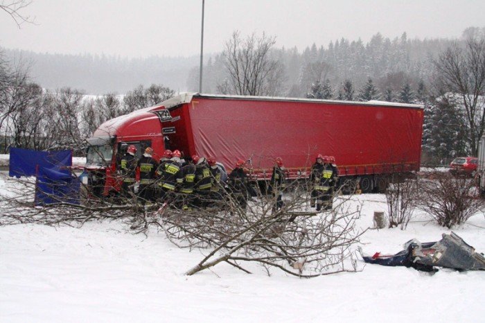 tir-zmiazdzy-audi-przy-ul-wrocawskiej-jedna-osoba-nie-zyje-foto-44276