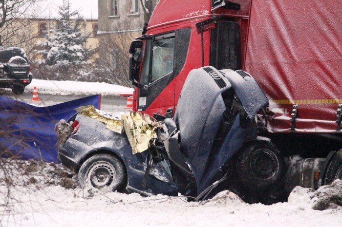tir-zmiazdzy-audi-przy-ul-wrocawskiej-jedna-osoba-nie-zyje-foto-44276