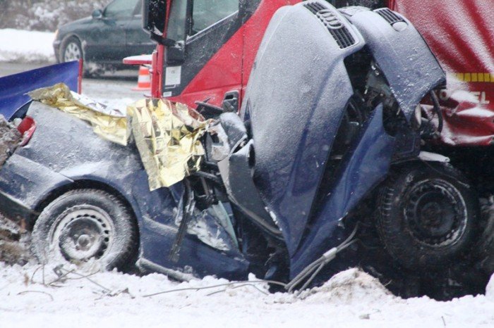 tir-zmiazdzy-audi-przy-ul-wrocawskiej-jedna-osoba-nie-zyje-foto-44276