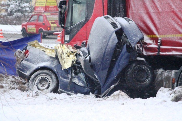 tir-zmiazdzy-audi-przy-ul-wrocawskiej-jedna-osoba-nie-zyje-foto-44276