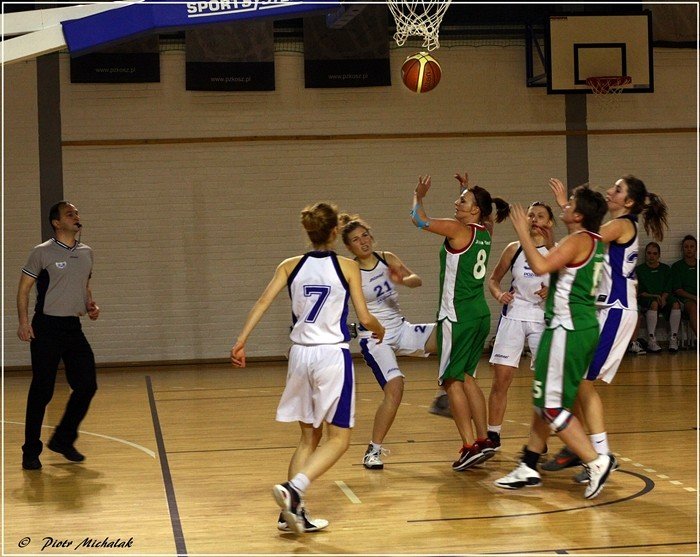 koszykarki-wrociy-z-poznania-z-tarcza-foto-44305