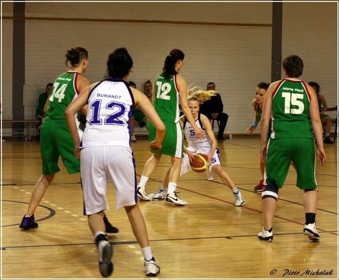 koszykarki-wrociy-z-poznania-z-tarcza-foto-44305
