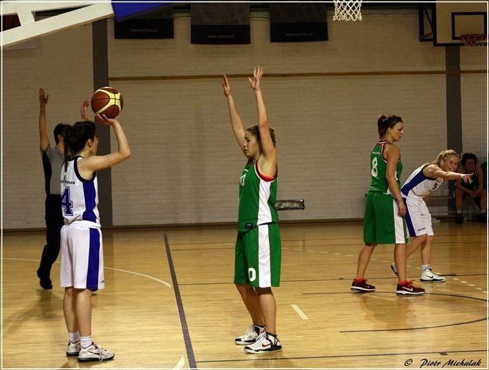 koszykarki-wrociy-z-poznania-z-tarcza-foto-44305