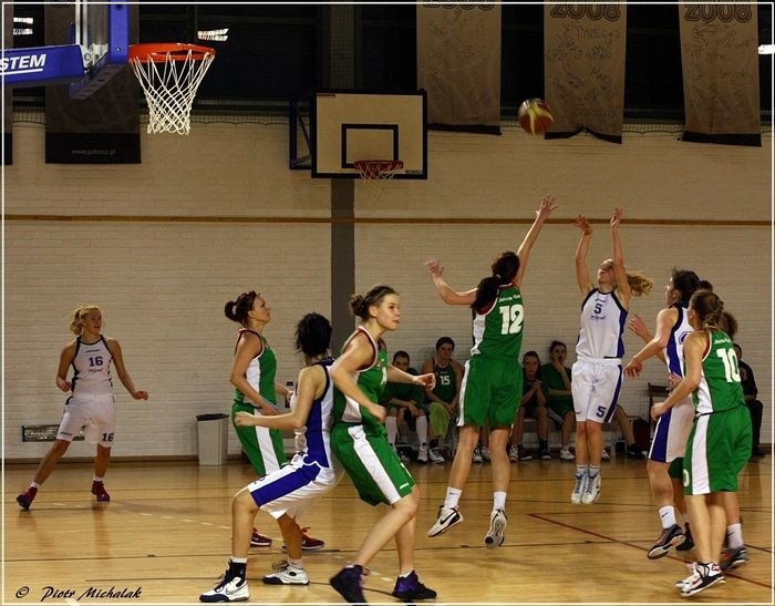 koszykarki-wrociy-z-poznania-z-tarcza-foto-44305