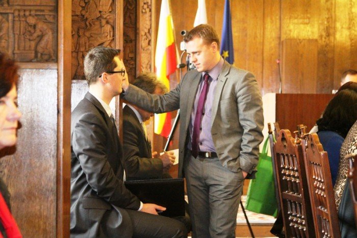 pis-woda-jednak-podrozeje-prezydent-zawia-kama-foto-44359