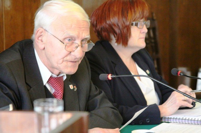 pis-woda-jednak-podrozeje-prezydent-zawia-kama-foto-44359