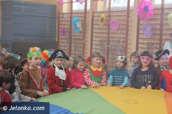 przedszkolaki-z-okraglaczka-na-balu-karnawaowym-w-siodemce-foto-44361