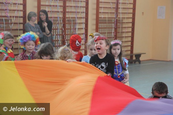 przedszkolaki-z-okraglaczka-na-balu-karnawaowym-w-siodemce-foto-44361