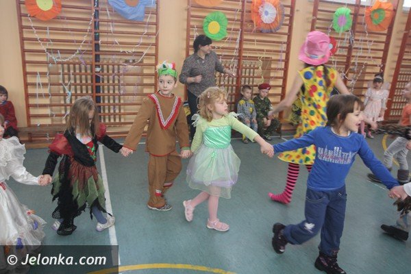 przedszkolaki-z-okraglaczka-na-balu-karnawaowym-w-siodemce-foto-44361