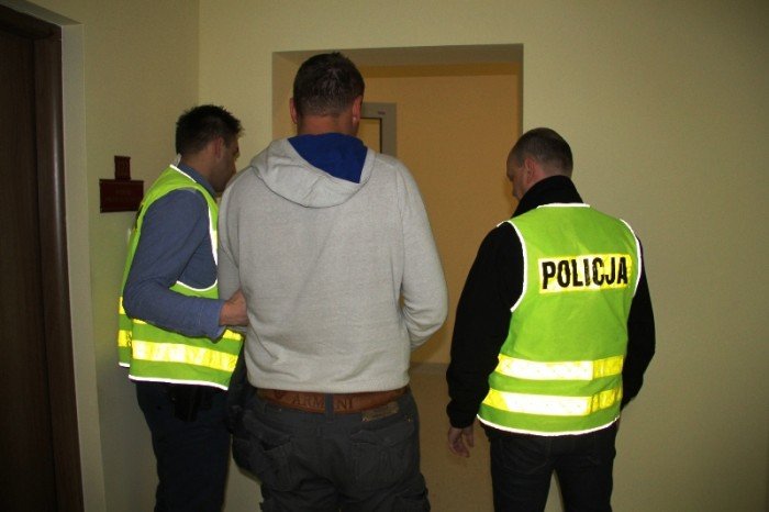 potraci-policjanta-zosta-zatrzymany-po-poscigu-foto-44455
