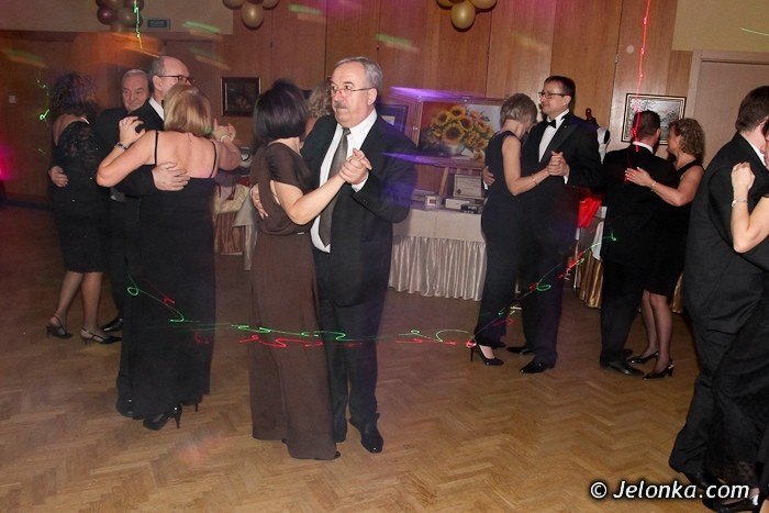 zbierali-pieniadze-dla-zdolnej-modziezy-na-xvii-balu-charytatywnym-im-jerzego-szmajdzinskiego-foto-44512