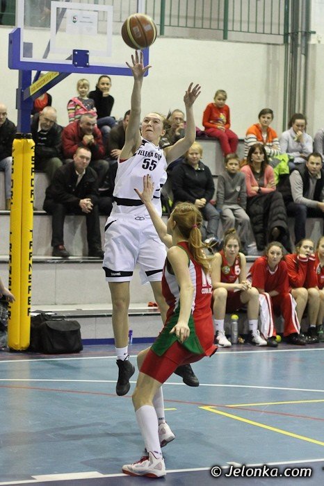 dziurawy-dach-odra-na-parkiecie-foto-44517