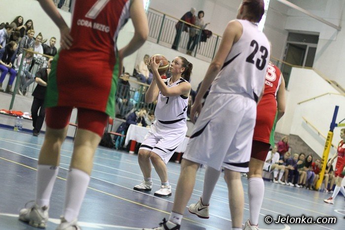 dziurawy-dach-odra-na-parkiecie-foto-44517