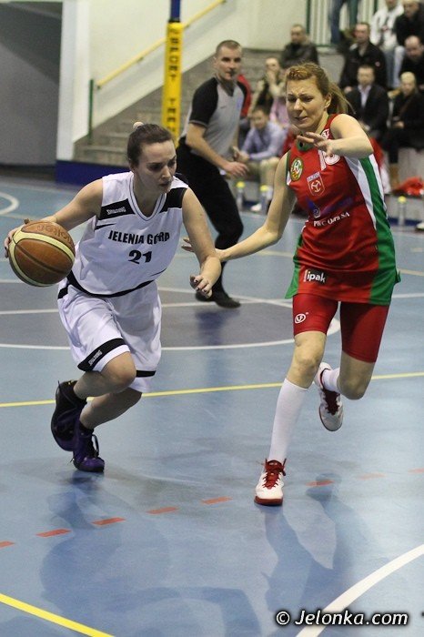 dziurawy-dach-odra-na-parkiecie-foto-44517