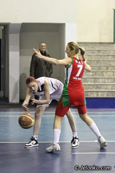 dziurawy-dach-odra-na-parkiecie-foto-44517