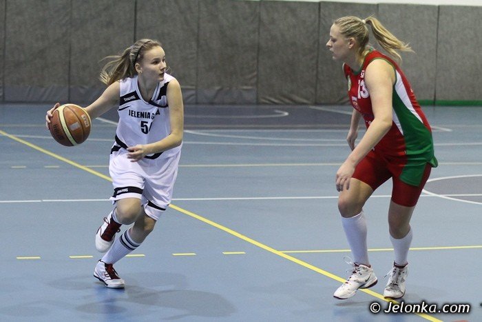 dziurawy-dach-odra-na-parkiecie-foto-44517