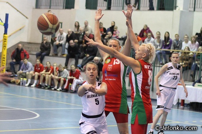 dziurawy-dach-odra-na-parkiecie-foto-44517