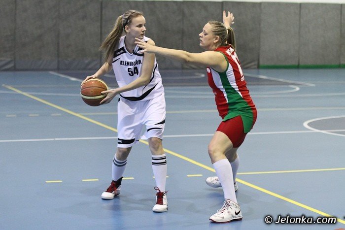 dziurawy-dach-odra-na-parkiecie-foto-44517