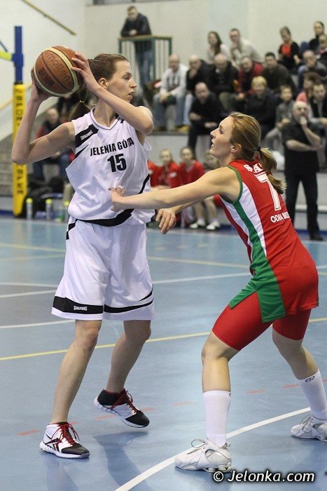 dziurawy-dach-odra-na-parkiecie-foto-44517