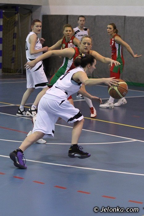 dziurawy-dach-odra-na-parkiecie-foto-44517