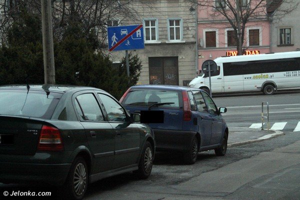 kierowcy-blokuja-ulice-jasna-parkujac-wbrew-prawu-foto-44520