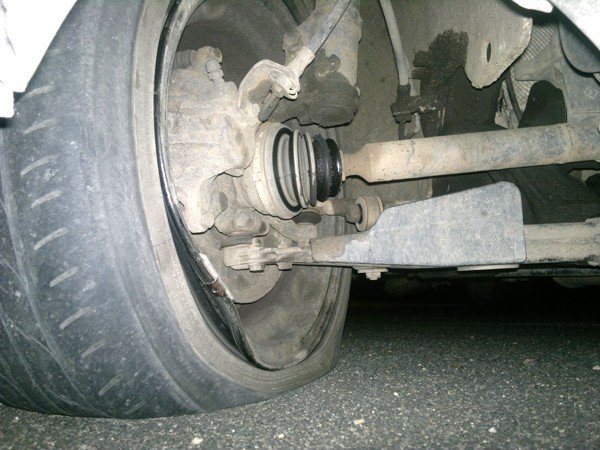na-ul-omnickiej-dziury-jak-po-bombach-mozna-uszkodzic-auto-foto-44600