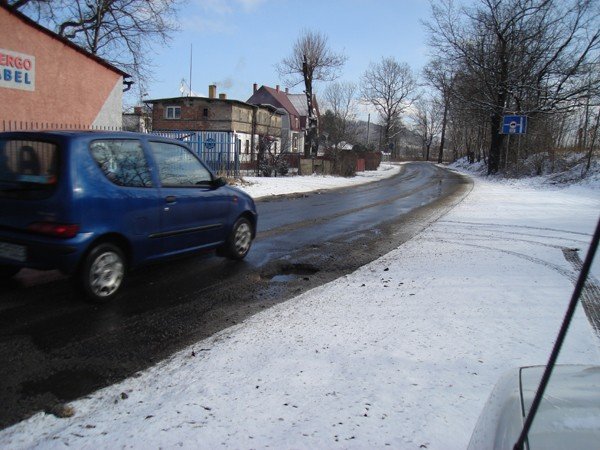 na-ul-omnickiej-dziury-jak-po-bombach-mozna-uszkodzic-auto-foto-44600