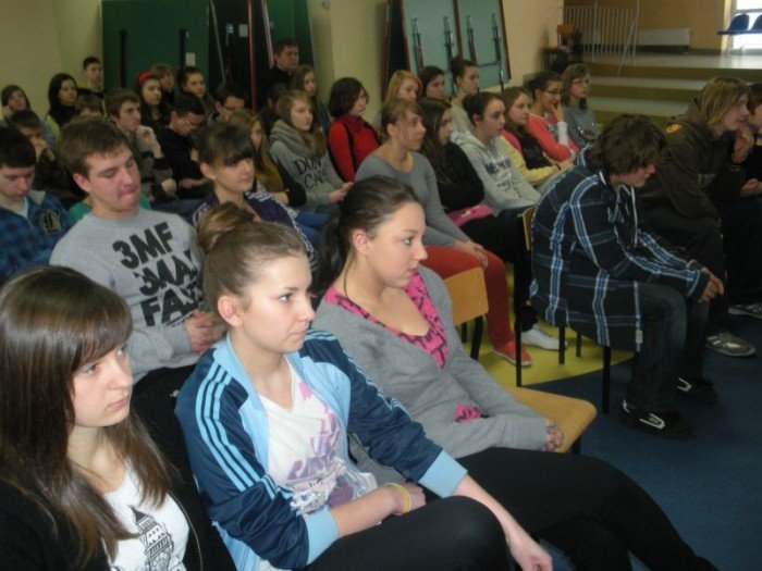 niepenosprawni-na-warsztatach-w-gimnazjum-im-ratownikow-gorskich-foto-44602