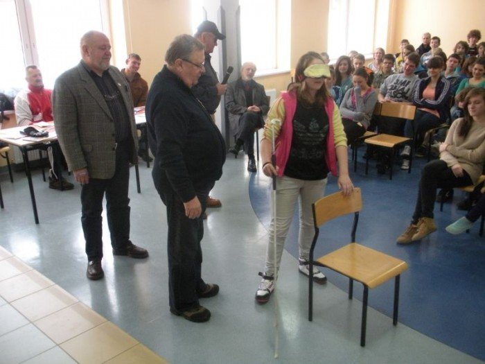 niepenosprawni-na-warsztatach-w-gimnazjum-im-ratownikow-gorskich-foto-44602