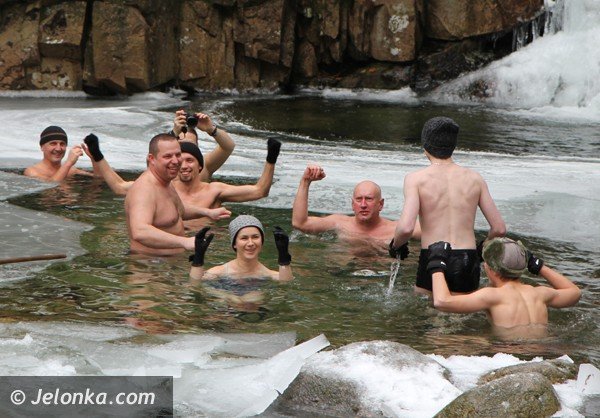na-20lecie-przesieckich-morsow-kapiel-przy-wodospadzie-podgornej-foto-44645