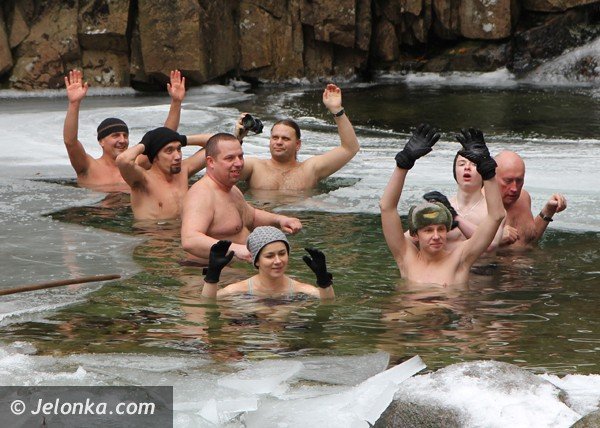 na-20lecie-przesieckich-morsow-kapiel-przy-wodospadzie-podgornej-foto-44645