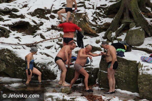 na-20lecie-przesieckich-morsow-kapiel-przy-wodospadzie-podgornej-foto-44645