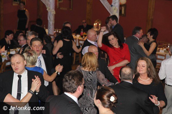 oddali-serca-na-balu-charytatywnym-uczniom-szkoy-w-mysakowicach-foto-44646