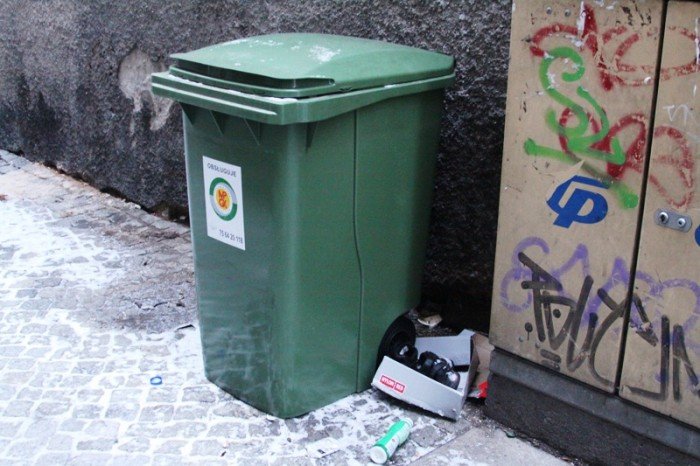 czy-pojemnik-na-smieci-rozwiaze-problem-dzikiego-wysypiska-niemal-pod-ratuszem-foto-44663