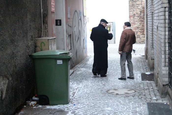 czy-pojemnik-na-smieci-rozwiaze-problem-dzikiego-wysypiska-niemal-pod-ratuszem-foto-44663