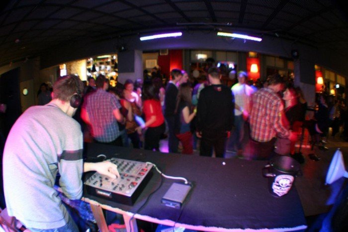 na-kwadratowych-walentynkach-bawio-sie-okoo-200-osob-foto-44668