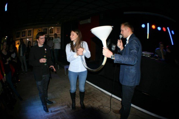 na-kwadratowych-walentynkach-bawio-sie-okoo-200-osob-foto-44668