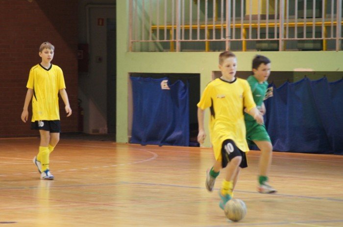 miedz-legnica-triumfuje-w-jeleniogorskim-turnieju-trampkarzy-modszych-foto-44672